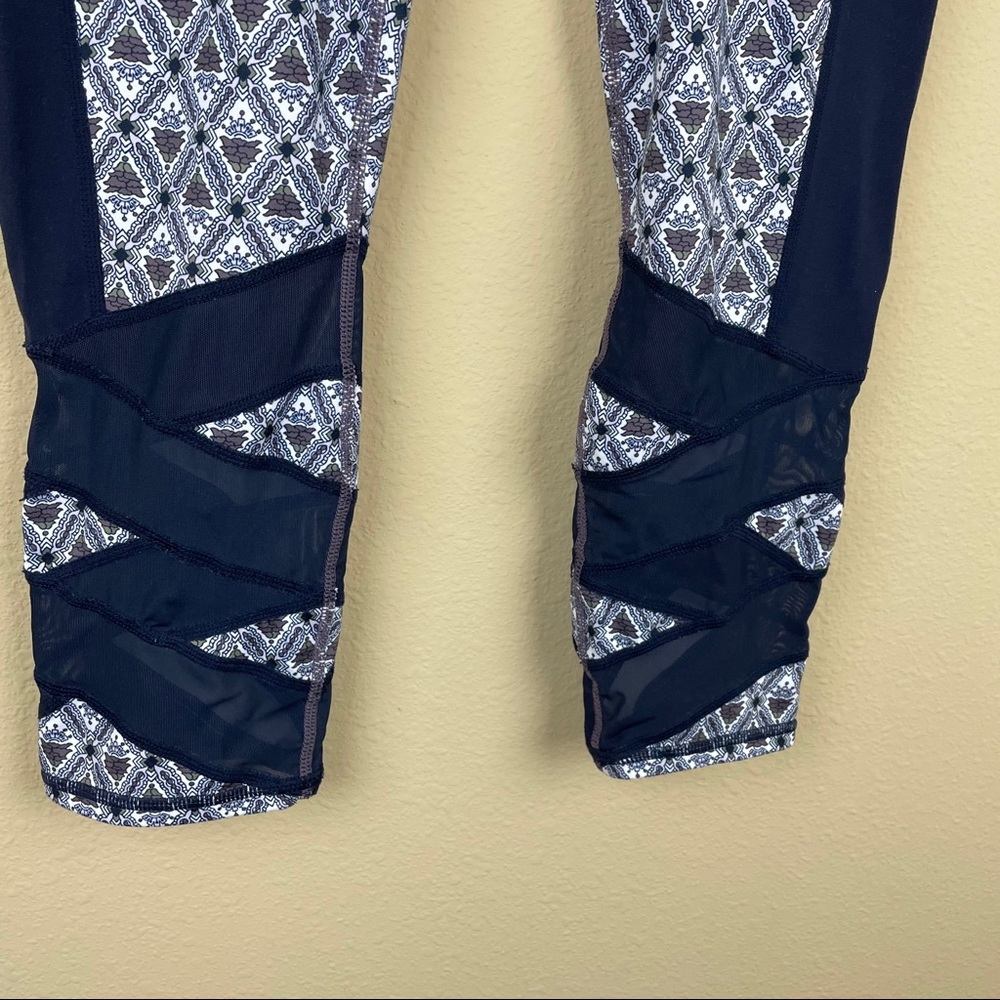 EUC athleta Mantra Capri Navy Multi Print sheer S - Picture 6 of 8
